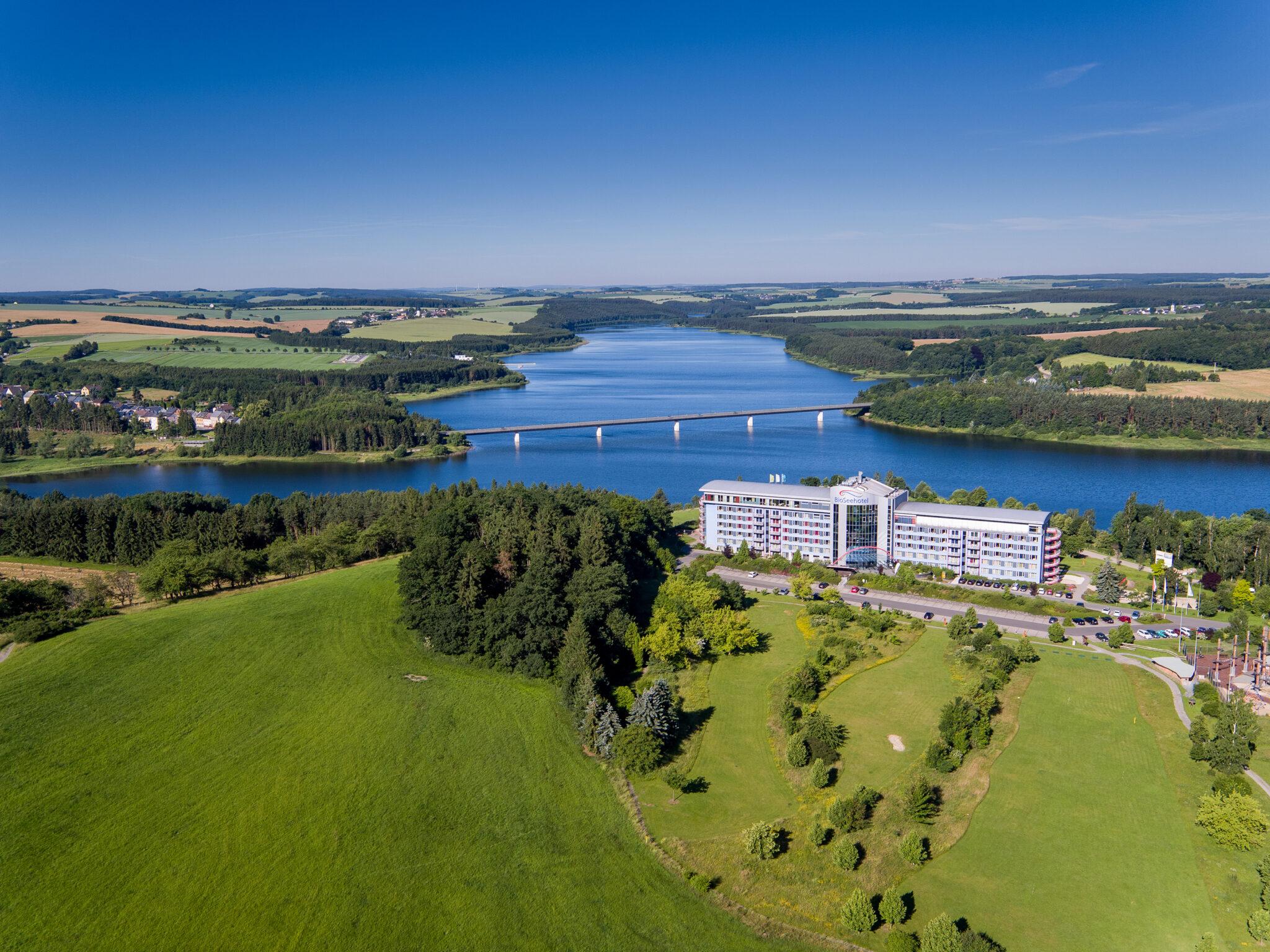 Sustainable vacation by enchanting lakes