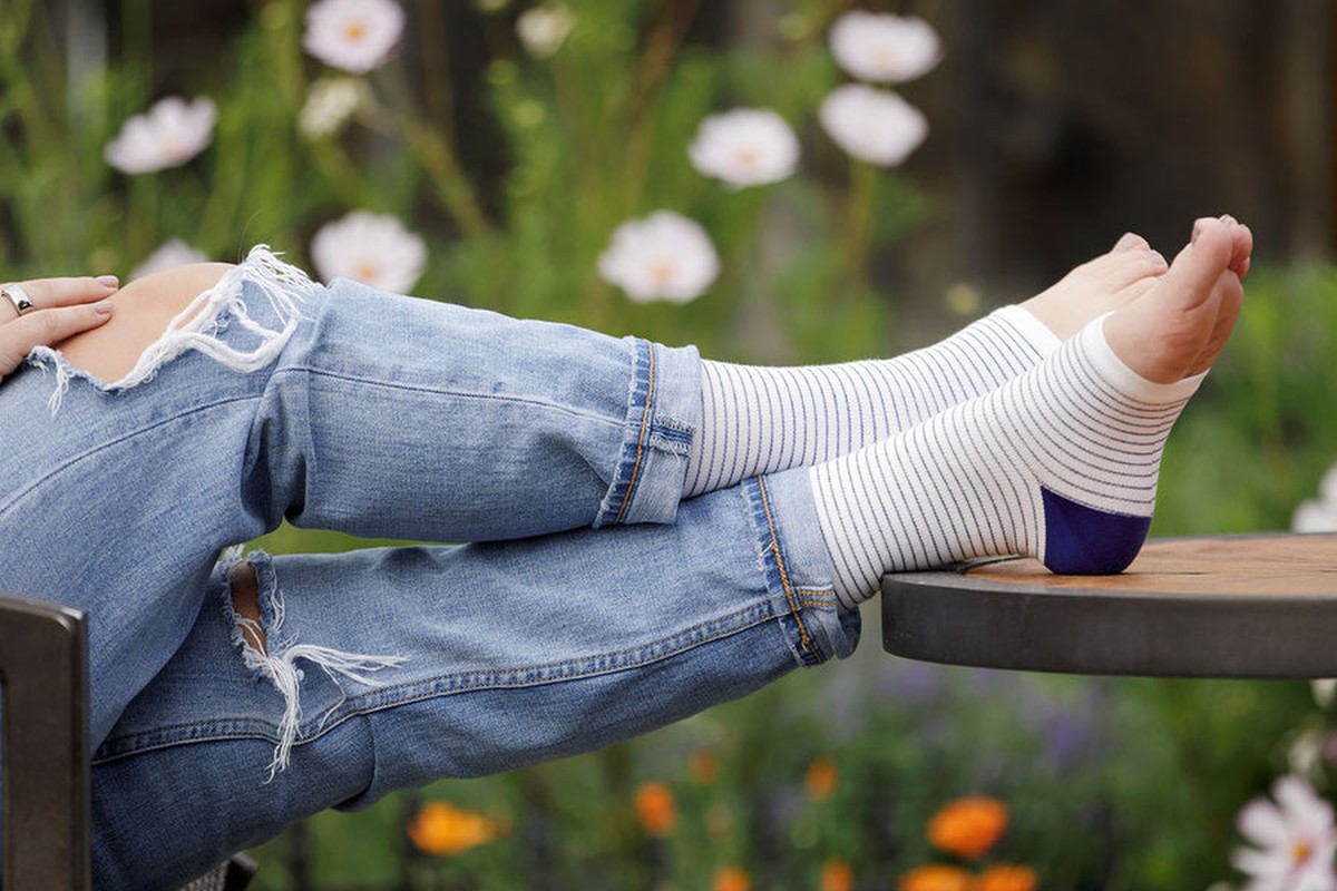 VIM & VIGR pinstripe compression socks